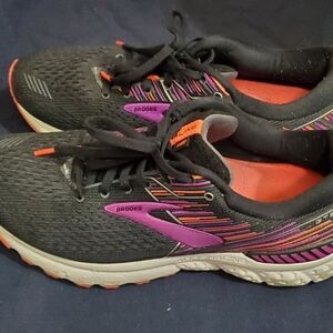 Womens Brooks Adrenaline GTS 19 running shoes